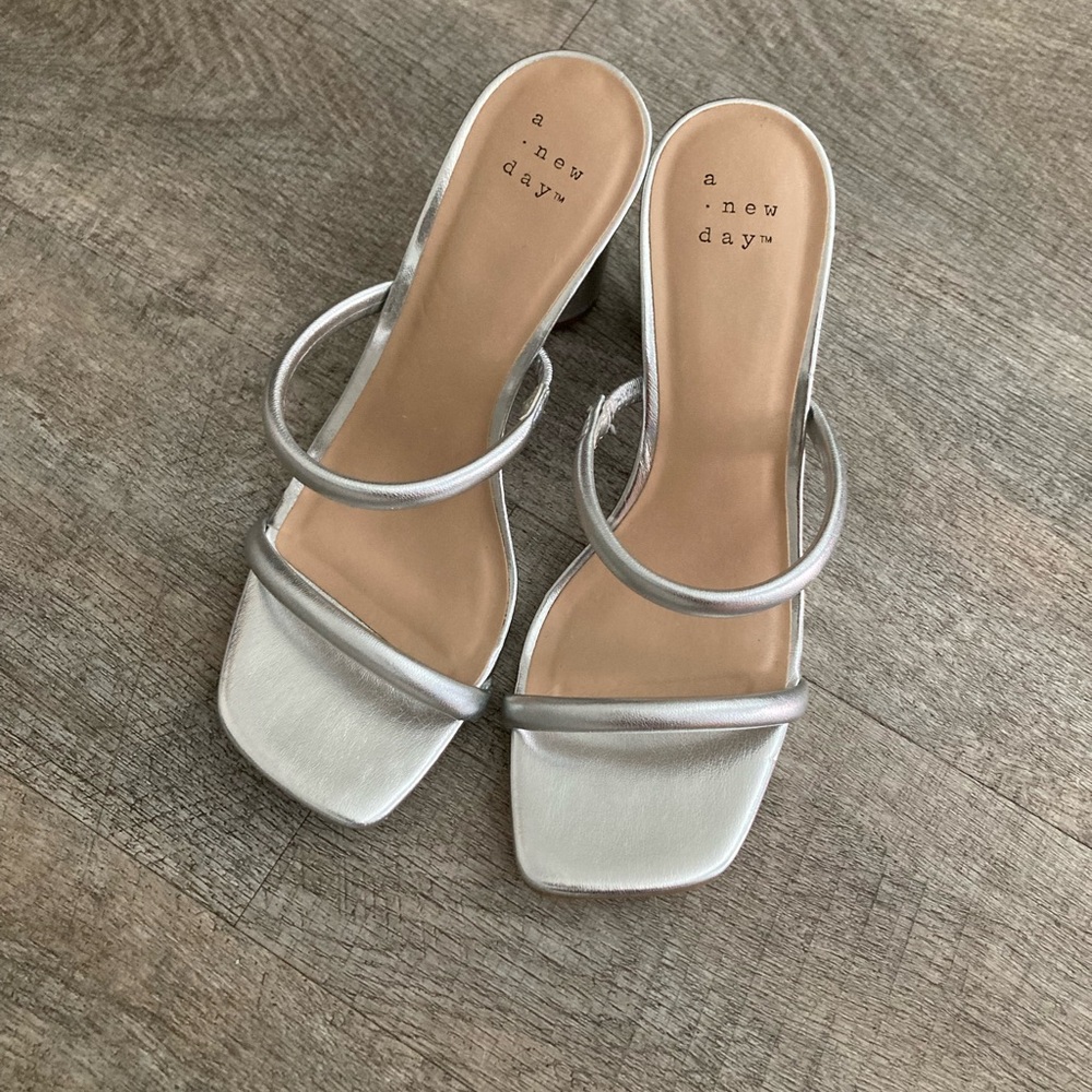 A New Day Silver Heels Size 6